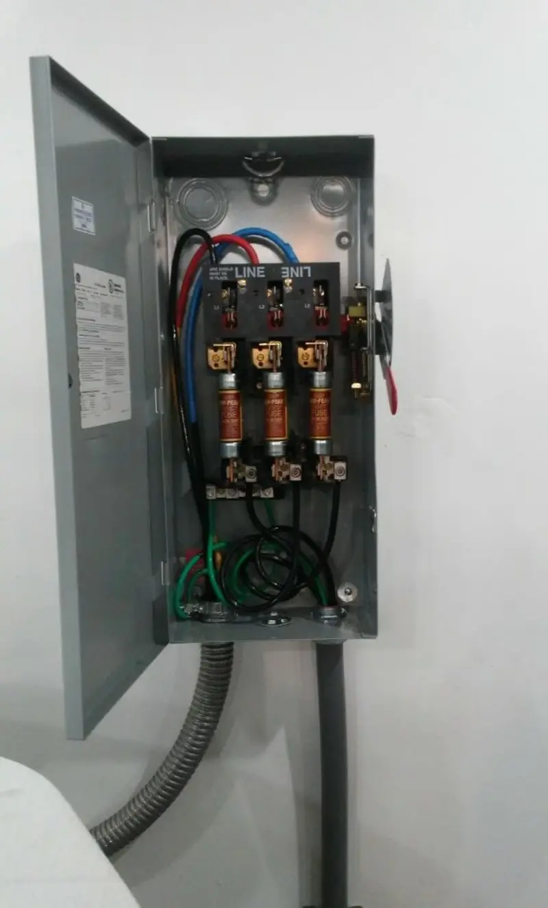 Three-phase disconnect switch installed for Smoke Detector Installation in Van Buren